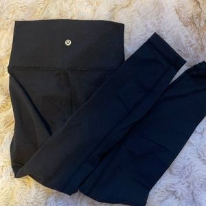 Black high rise lululemon wonder under 25’ leggings